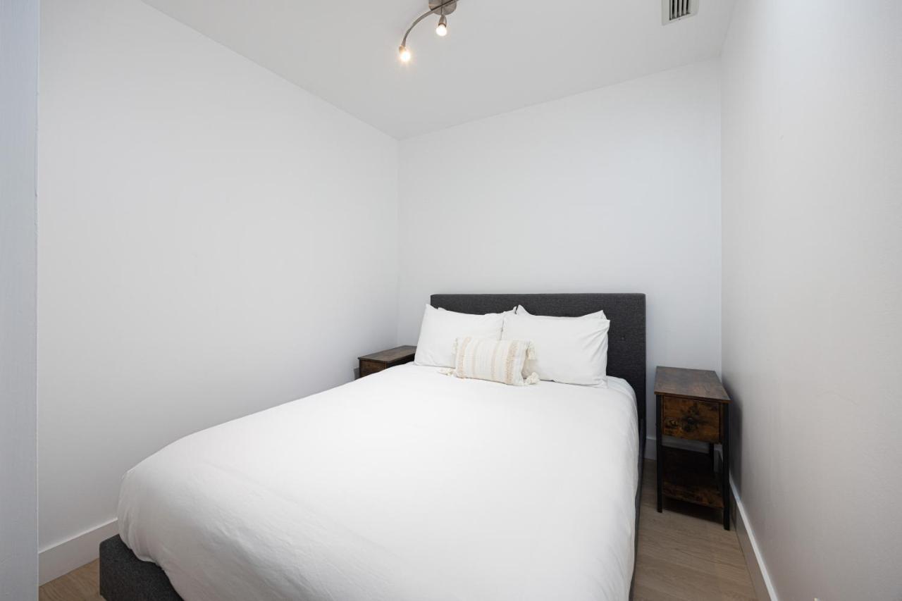 Newly Renovated Cozy Condo/Union Station Toronto Exterior photo