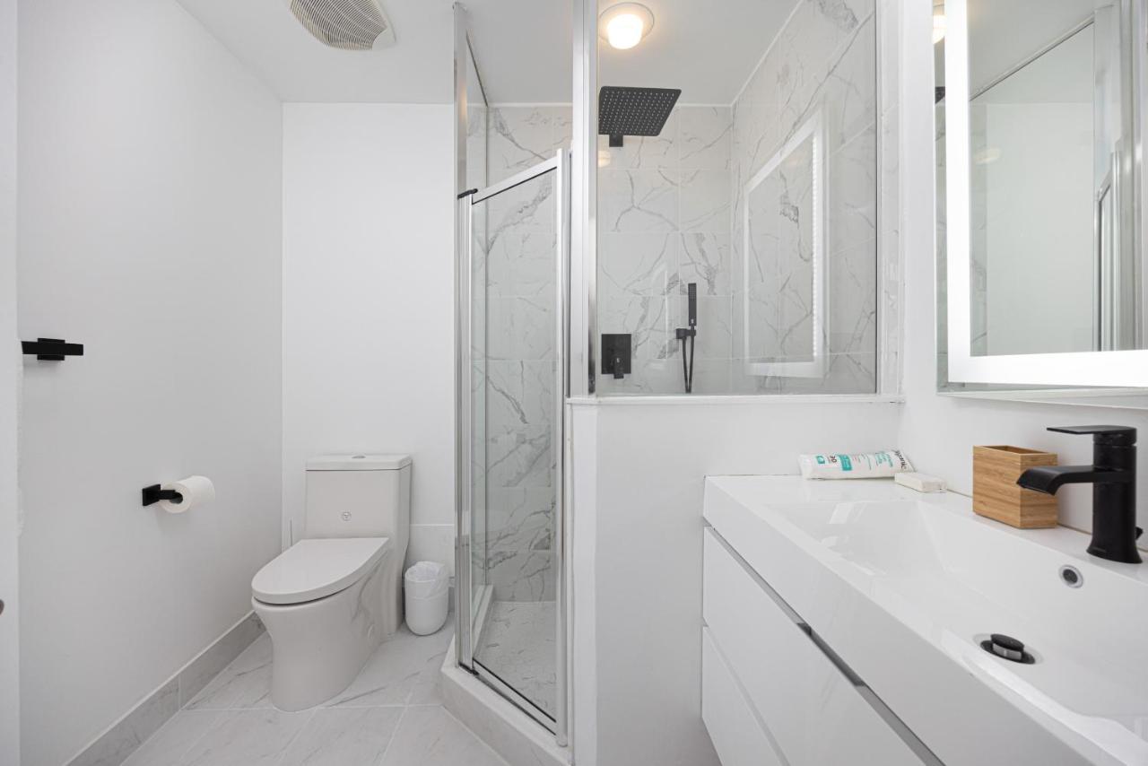 Newly Renovated Cozy Condo/Union Station Toronto Exterior photo