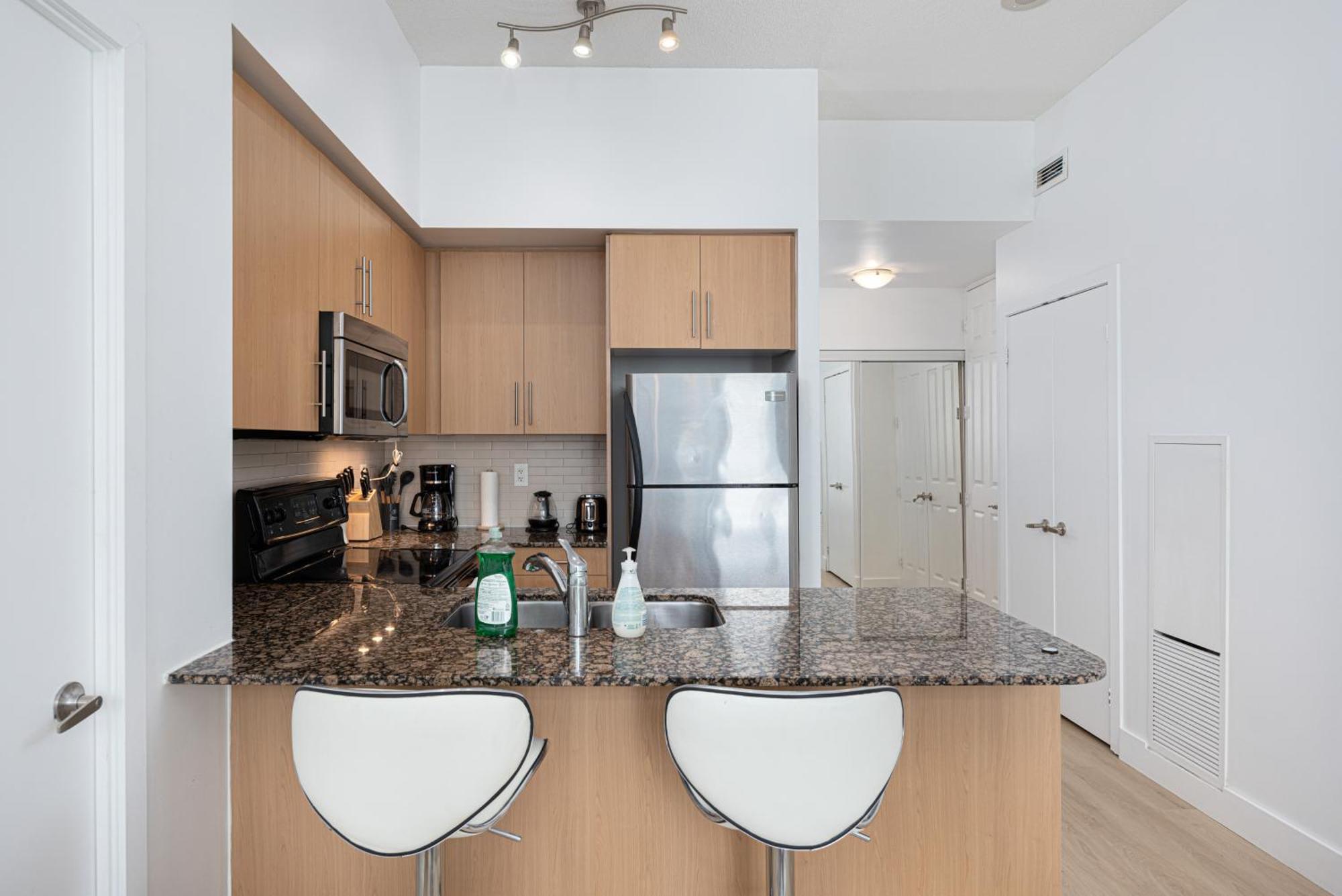 Newly Renovated Cozy Condo/Union Station Toronto Exterior photo